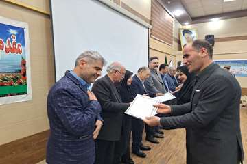 تجلیل از بهورزان و مدیر بازنشسته آموزشگاه بهورزی 17