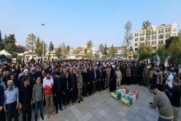 مدیر و کارکنان شبکه بهداشت، قدم به قدم مردم در مراسم تشییع پیکر پاک دو شهید گمنام دفاع مقدس 2